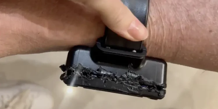 Bolsonaro admite ter usado ferro de solda para tentar abrir tornozeleira; Moraes cobra explicações e mantém prisão preventiva