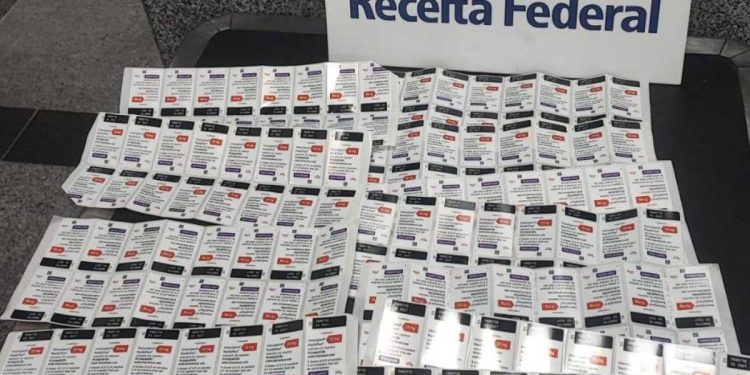 Receita apreende mais de 200 adesivos de Mounjaro escondidos em corpo de passageiro no Aeroporto de Salvador