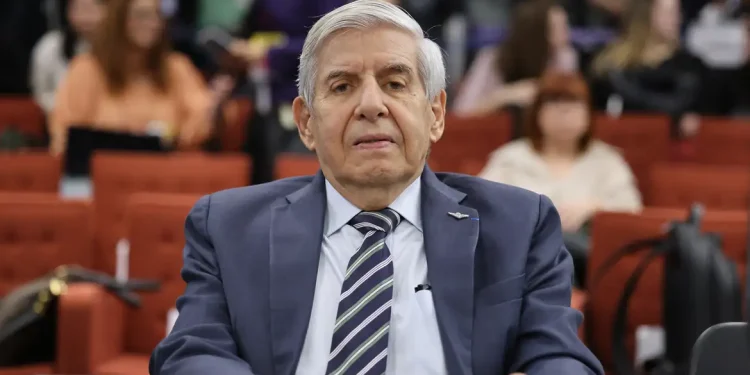 Moraes concede prisão domiciliar humanitária a Augusto Heleno