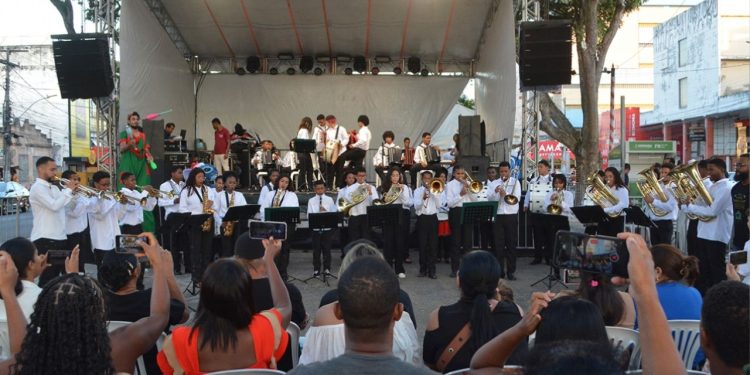 Cantata do Dispensário Santana marca o 6º dia do Natal Encantado em Feira de Santana