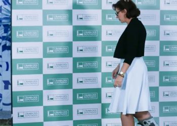 Câmara rejeita cassação de Carla Zambelli após condenação no STF