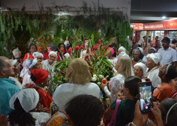 Feira de Santana celebra dia de Santa Bárbara com fé, tradição e caruru para 3 mil pessoas