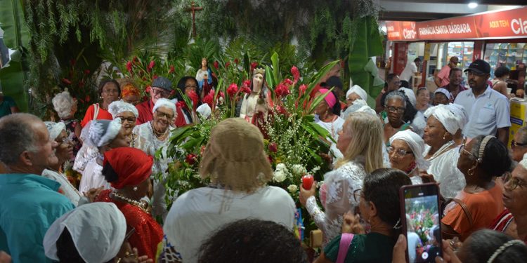 Feira de Santana celebra dia de Santa Bárbara com fé, tradição e caruru para 3 mil pessoas