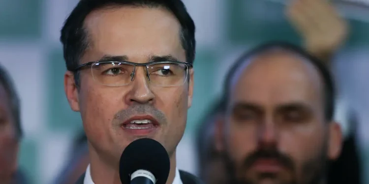 Deltan paga indenização de R$ 146 mil a Lula por PowerPoint da Lava Jato