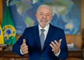 Lula anuncia isenção do IR para renda até R$ 5 mil e diz que desigualdade no Brasil é a menor da história