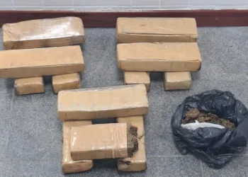 PM apreende grande quantidade de drogas escondidas em obra na Queimadinha