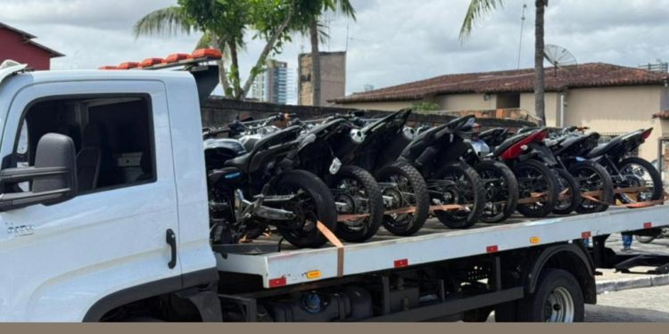 PM intensifica fiscalização e apreende 24 motocicletas em Feira de Santana