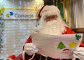Papai Noel dos Correios inicia entrega de presentes e leva alegria a crianças na Bahia