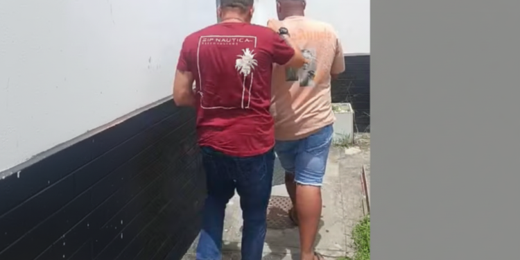 Jovem é preso dentro de cartório ao tentar concluir golpe com comprovantes PIX falsos em Feira