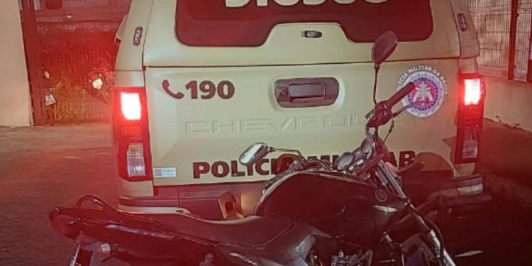 PM recupera motocicleta roubada e prende suspeito em Feira de Santana