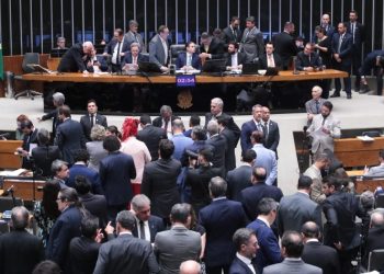 Câmara aprova regras mais duras contra devedores contumazes e cria programas de cooperação fiscal