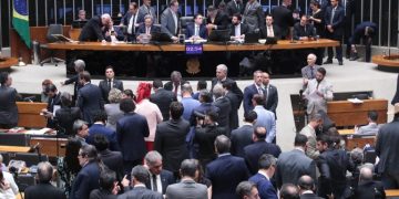 Câmara aprova regras mais duras contra devedores contumazes e cria programas de cooperação fiscal