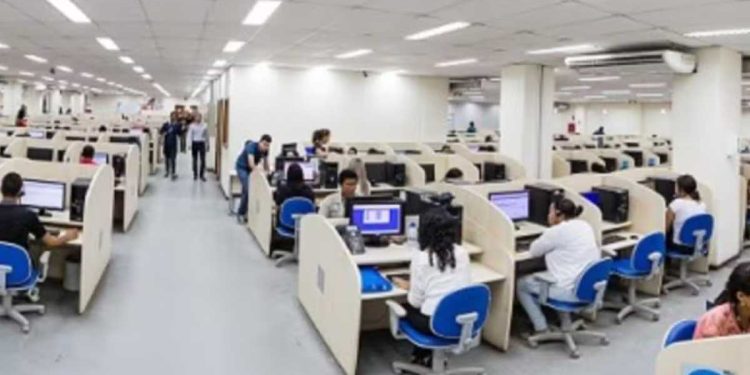 Vagas de emprego em Feira de Santana: empresa oferece 300 vagas para operador de telemarketing nesta terça (2)