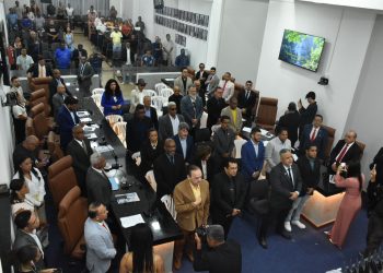 Profissionais da comunicação são homenageados com o Troféu Arnold Silva em Sessão Solene da Câmara