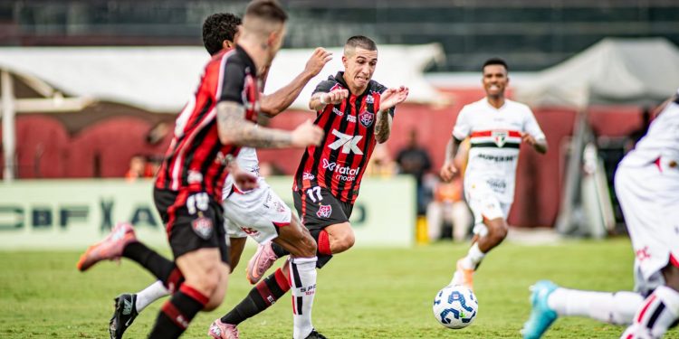 Vitória vence o São Paulo no Barradão e garante permanência heroica na Série A