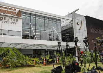 Bolsonaro apresenta nova crise de soluços e passa por novo procedimento médico