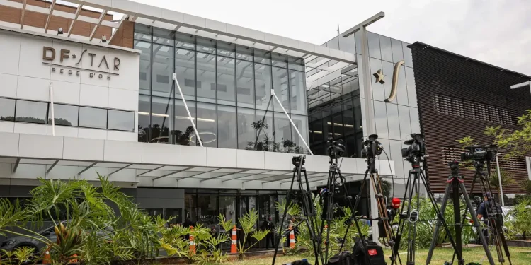 Bolsonaro apresenta nova crise de soluços e passa por novo procedimento médico