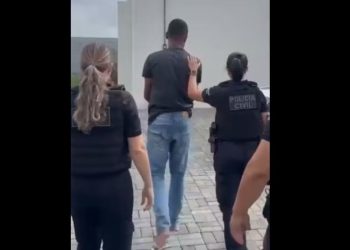 Sobrinho é preso com armas após ameaçar matar a tia em Feira de Santana