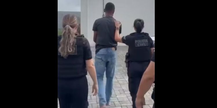 Sobrinho é preso com armas após ameaçar matar a tia em Feira de Santana