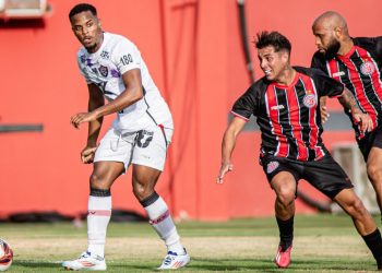 Vitória e Atlético de Alagoinhas empatam sem gols na estreia do Baianão 2026