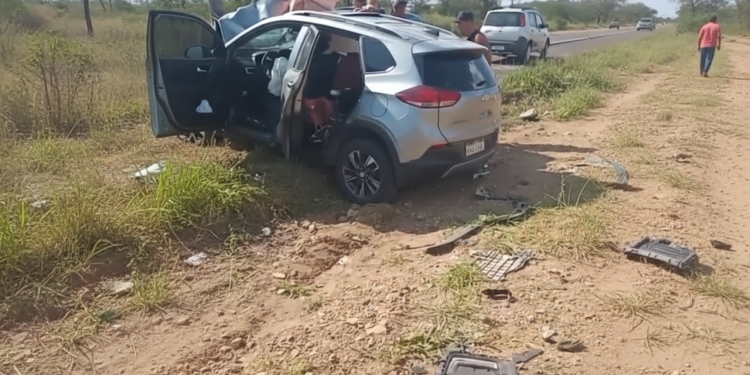 Batida entre carros deixa quatro feridos na BR-116