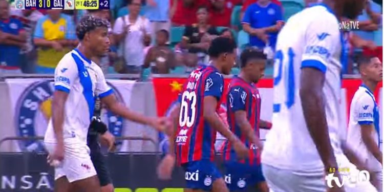 Bahia arrasa no clássico das cores e mantém 100% no Baianão