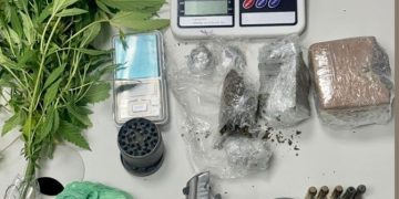 PM apreende arma e drogas após fuga de suspeitos em Feira de Santana