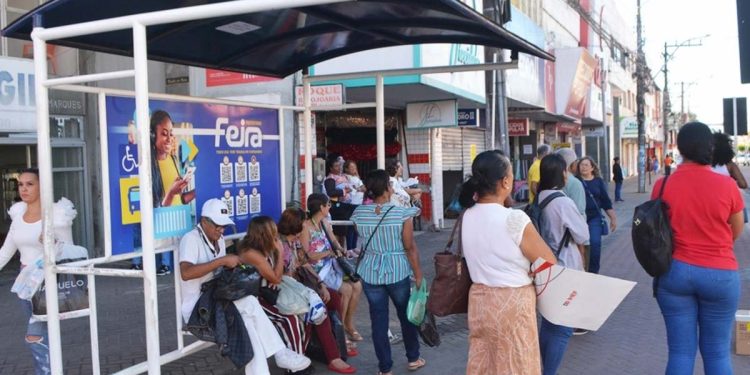 Feira de Santana terá 80 novos abrigos de ônibus com acessibilidade e QR Code