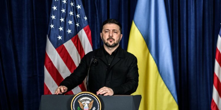 Zelensky afirma que conversas trilaterais foram “construtivas” e alimenta expectativa de novo encontro