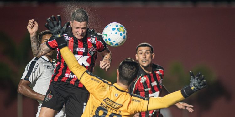 Vitória estreia com triunfo no Brasileirão e bate o Remo no Barradão