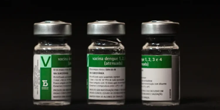 SUS inicia aplicação de vacina inédita contra a dengue em três cidades