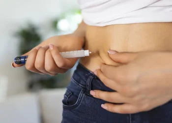 Anvisa emite alerta sobre “canetas emagrecedoras” e reforça riscos do uso indevido