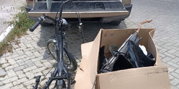 Polícia Militar descobre desmanche de motos no bairro Aviário, em Feira de Santana