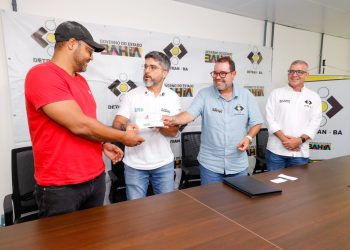 Bahia emite primeira CNH do Brasil e inaugura novo modelo mais barato e digital