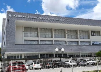 Judiciário de Feira acumula 115 mil processos e OAB-BA pressiona por mais juízes e servidores
