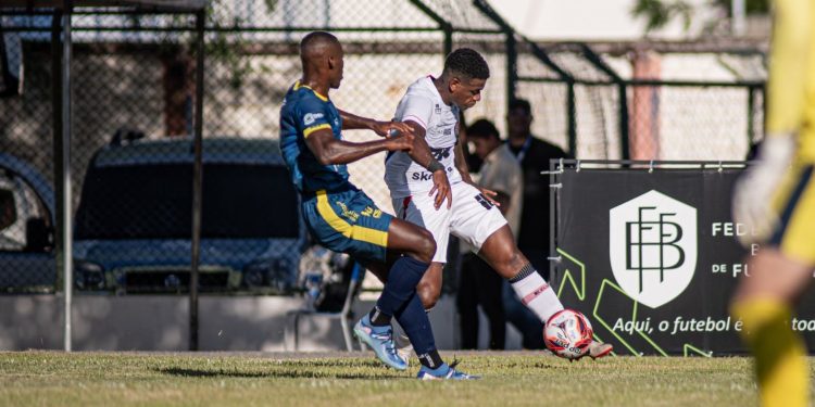 Jequié e Vitória empatam em jogo eletrizante e seguem no topo do Baianão