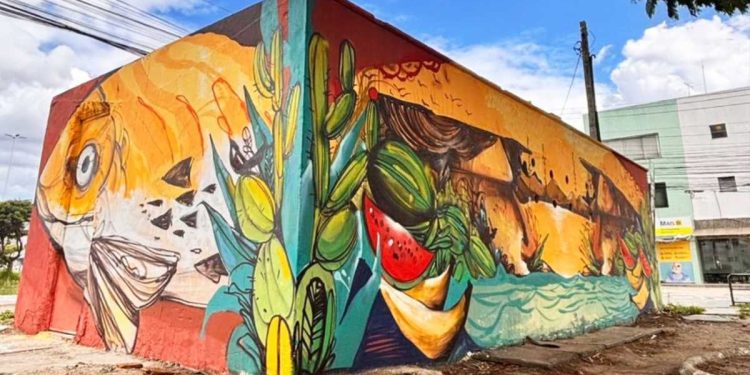 Mural transforma o Centro de Feira em galeria a céu aberto em homenagem aos feirantes