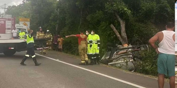 Acidente grave em estrada da Bahia deixa três mortos e um ferido neste domingo