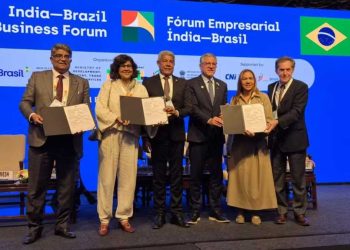 Bahia na Índia: Jerônimo assina acordo para produzir remédios contra o câncer no estado