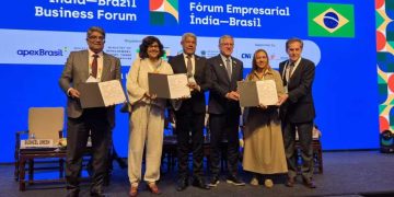 Bahia na Índia: Jerônimo assina acordo para produzir remédios contra o câncer no estado