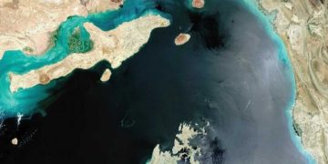 Barril de petróleo dispara após Irã ameaçar bloquear o Estreito de Ormuz