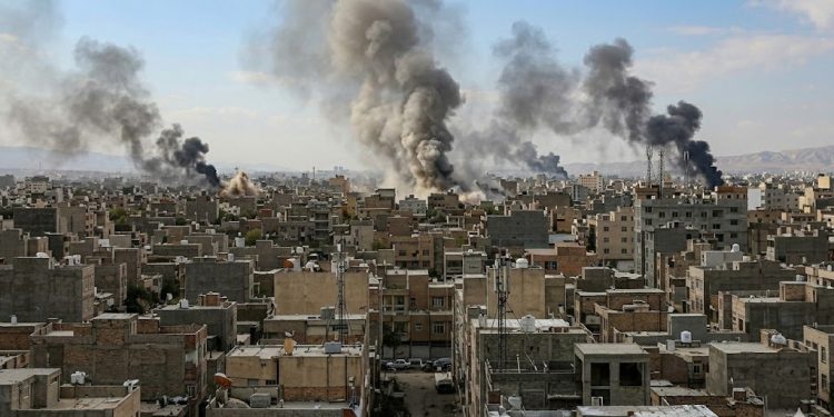 Conflito Irã x EUA e Israel se intensifica com mortes, destruição e troca de acusações