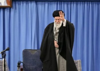 Irã confirma morte de Ali Khamenei após ataques dos EUA e Israel