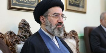 Irã anuncia novo líder supremo após morte de Ali Khamenei em ataques dos EUA e Israel