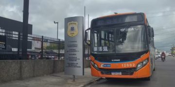 Suspeito de assalto a ônibus morre após confronto com a PM em Feira de Santana