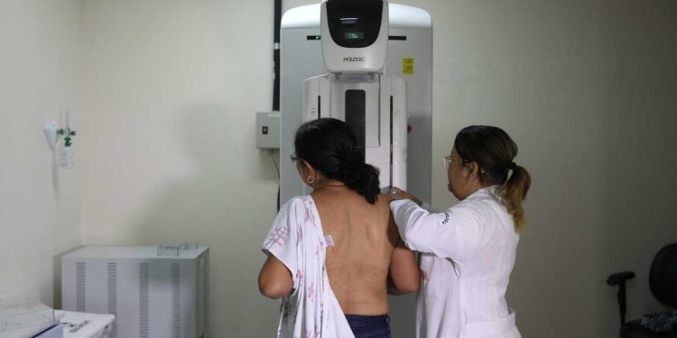 Alba analisa projeto que amplia direito à reconstrução mamária na Bahia